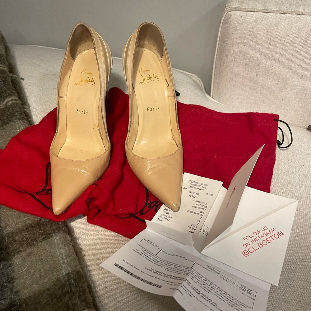 Louboutin suede super pump